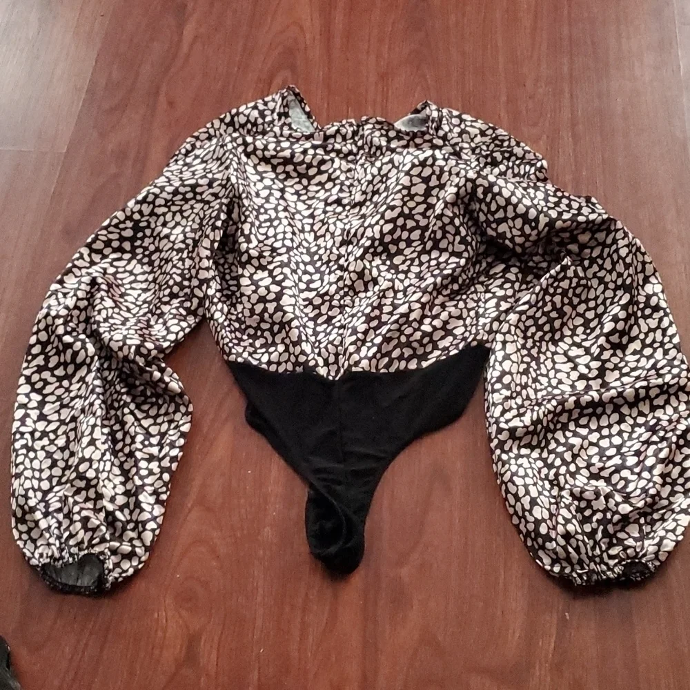 Nasty Gal Bodysuit Size 4 Puff Sleeve